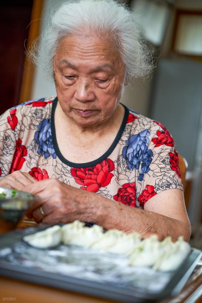 70多岁老人难道每天就剩这四件事了吗？非也他们还能做9件事(图3)
