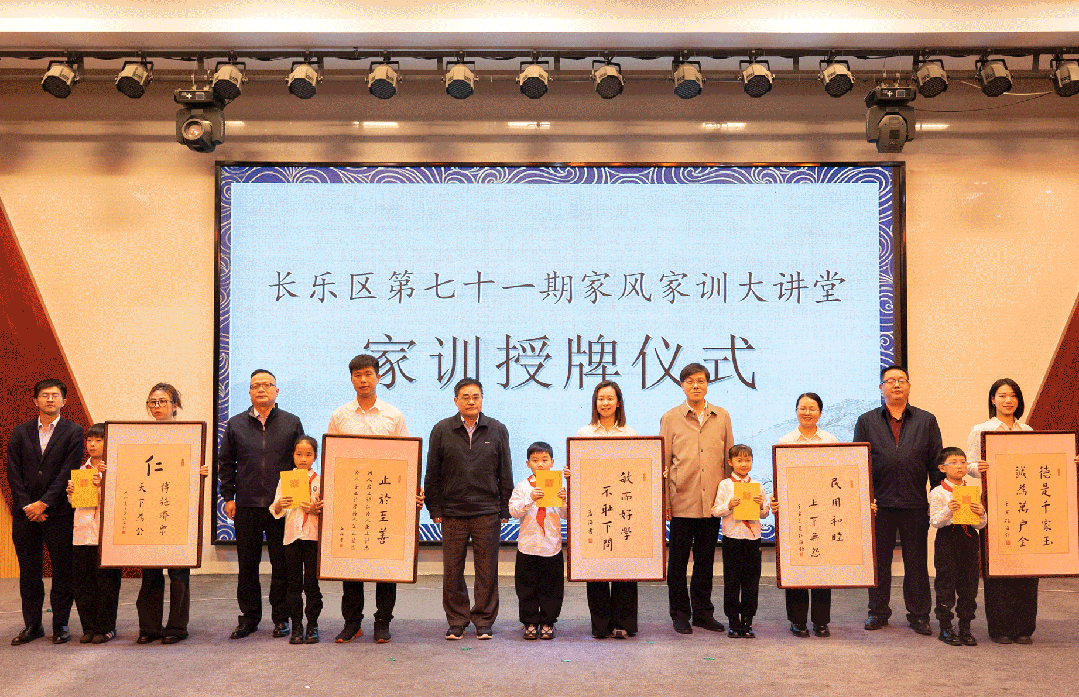 从闽江之畔到全球舞台解码德诚珠宝集团卅六载的“黄金方法论”(图1)