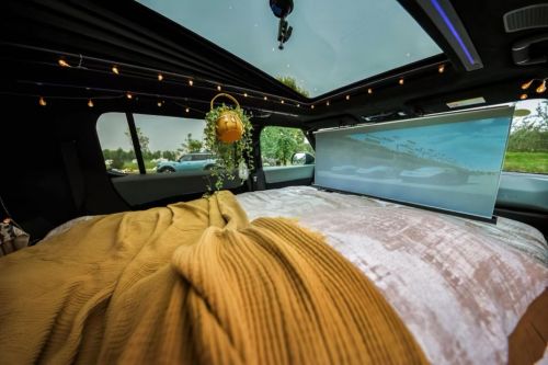 咖啡、棋牌室、星空影院…福特智趣烈马把CBD的精致生活搬进山野(图3)