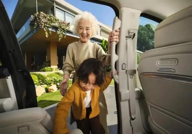 别克至境世家空间信息公布行业首创330mm超长电动滑轨(图1)