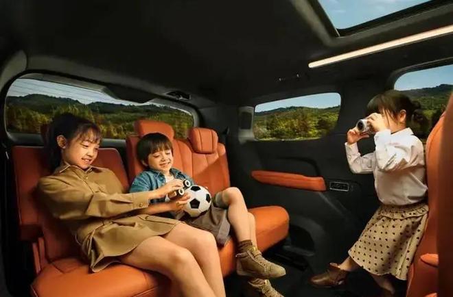 别克至境世家空间信息公布行业首创330mm超长电动滑轨(图2)