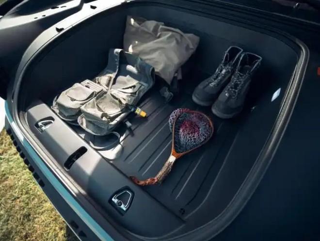 福特智趣烈马电动前备箱：出门撒野的“万能收纳箱”(图4)