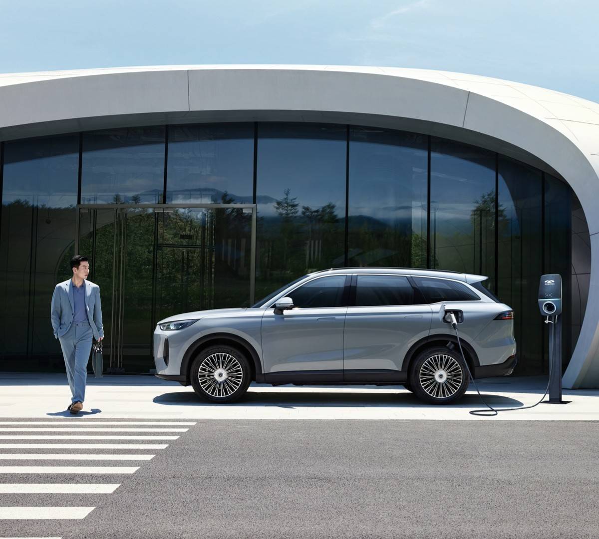 风云T9重塑豪华电混SUV：配置豪华、性能硬核、价格亲民(图1)