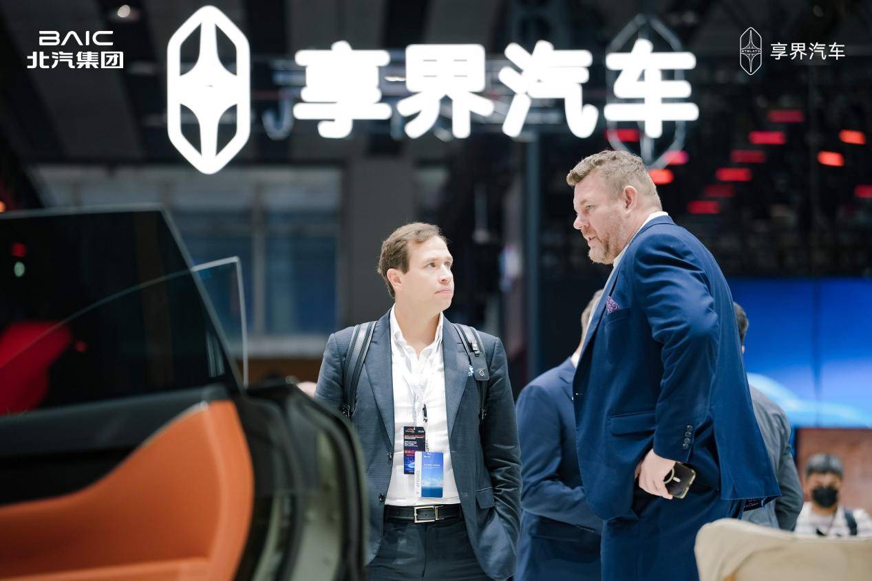 享界双旗舰智能与豪华的双重进化(图3)