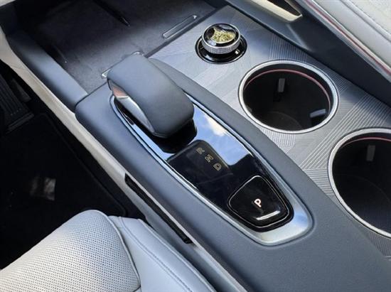 试驾焕新极氪001：不止猎装优雅还有进化(图7)