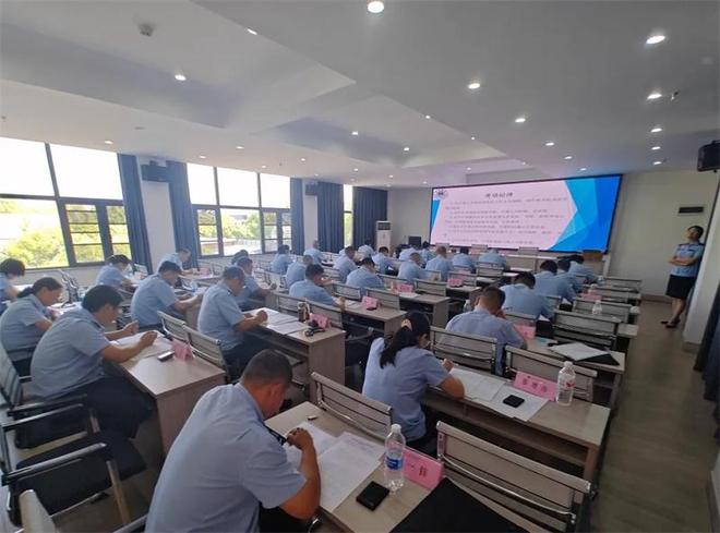 湖北武汉：以“四气”铸铁军以法治护三农(图2)