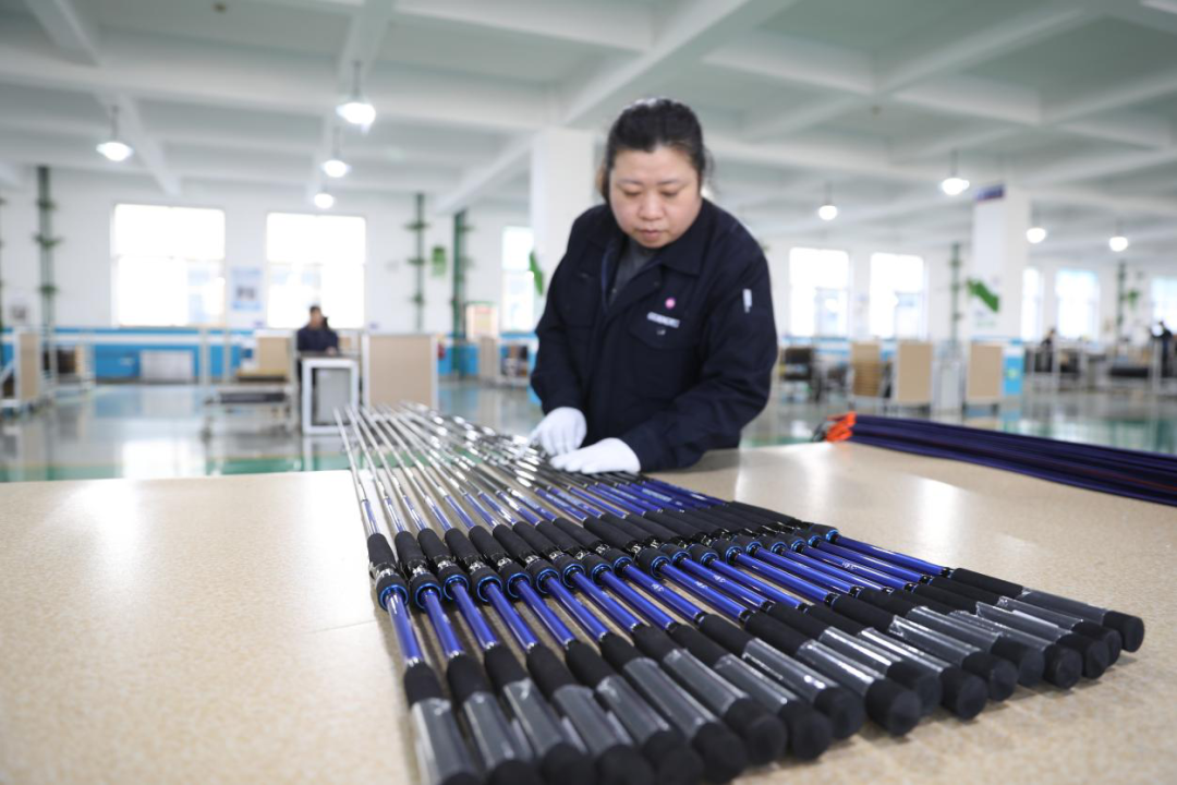 威海火炬高新区企业直播间花式“上新”钓鱼竿“抛”向海外(图1)