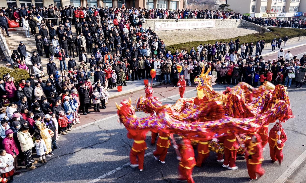新春走基层从年货市场的新意与活力看威海消费市场的“精致”跃迁(图2)